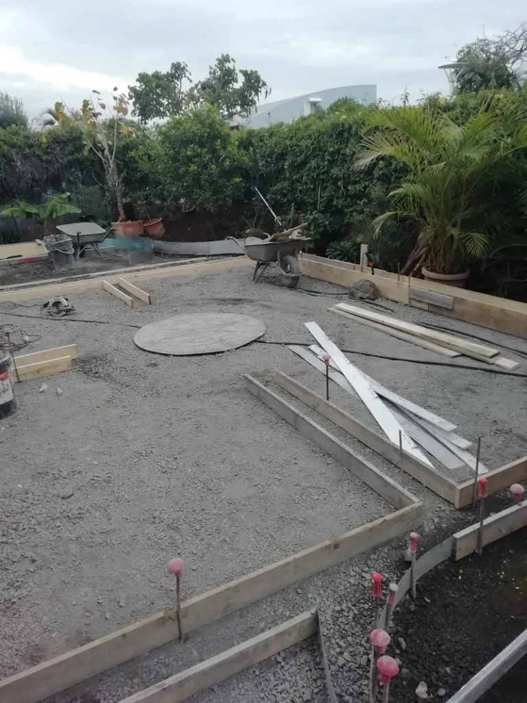 Terrasse et allées piétonnes en béton empreinte et béton balayé 5