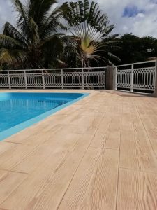 BETON EMPREINTE IMITATION LATTES DE BOIS 74705359