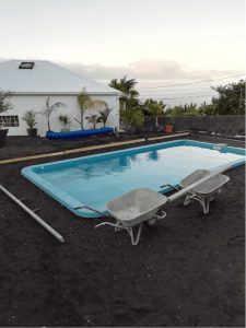Plage de piscine roche granite 03470654