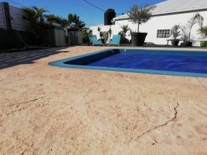 Plage de piscine roche granite 87258904