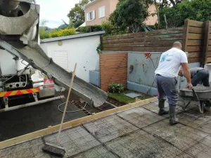 Terrasse escaliers en roche granite gris clair 36993167