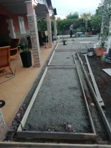Terrasse et allées piétonnes en béton empreinte et béton balayé 4