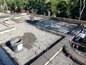 Terrasse et allées piétonnes en béton empreinte et béton balayé 8