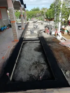 Terrasse et allées piétonnes en béton empreinte et béton balayé 9
